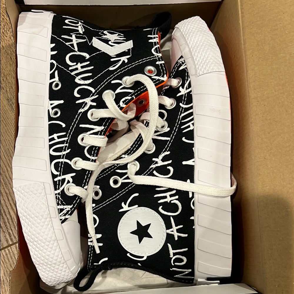 Converse Kids' Black and White High-Top Sneakers new in box size 5 unisex
